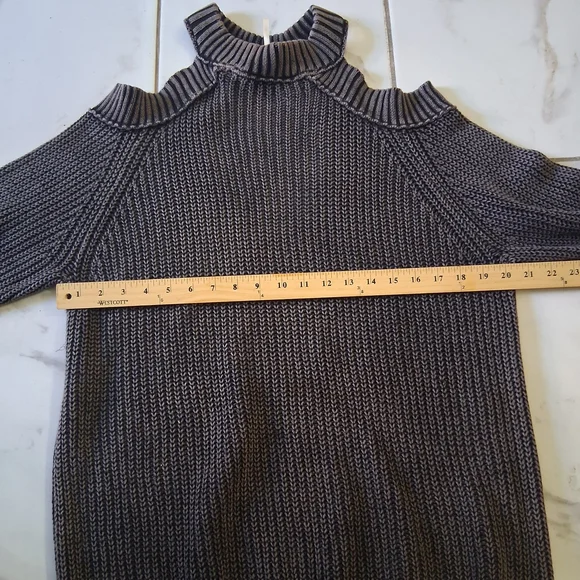 Free People Turtleneck Cold Shoulder Sweater - Grey Black Sz M - Picture 9 of 13